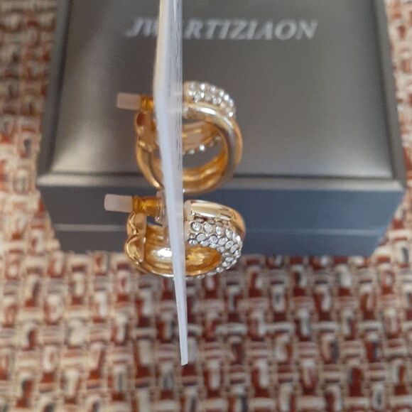 New Double Post Earrings Nickle Free New With Tags Goldtone - Picture 3 of 4